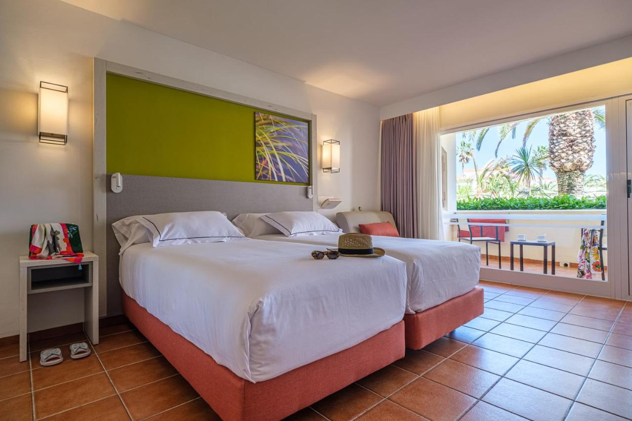 Oassium Hotel - Adults Only La Pineda Exterior photo