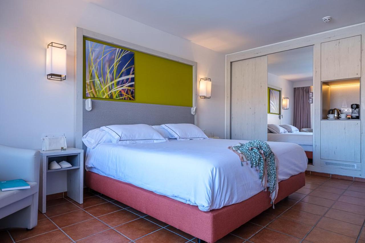 Oassium Hotel - Adults Only La Pineda Exterior photo