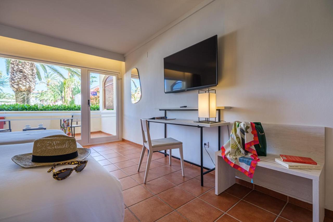 Oassium Hotel - Adults Only La Pineda Exterior photo